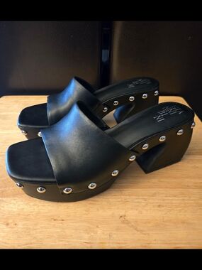 Gianni Bini Abbott Studded Leather Square Toe Platform Sandals  Size 9.5